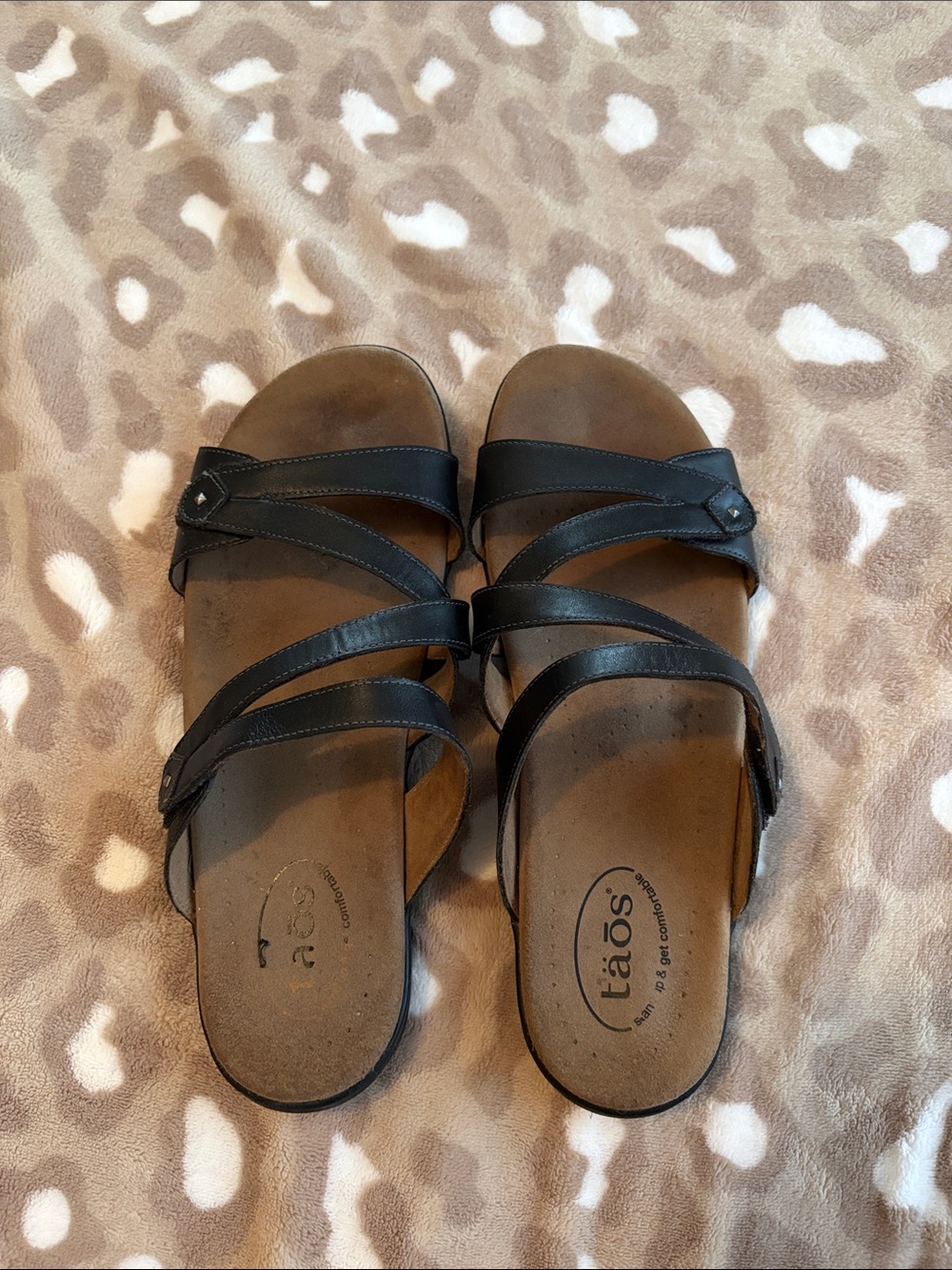 SO Black Strappy Slide Sandals with Brown Footbed